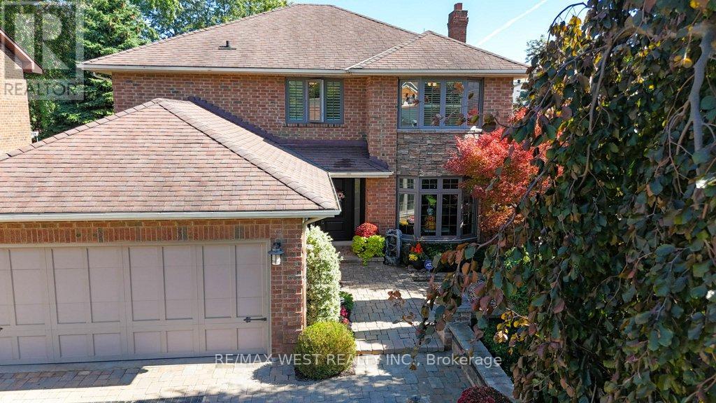 1879 New St, Pickering, ON L1V 3L9