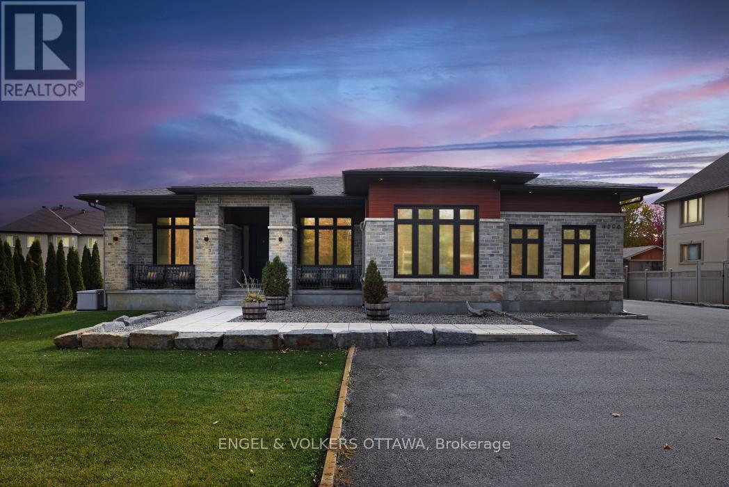 1296 Bankfield Rd, Ottawa, ON K4M 1C4