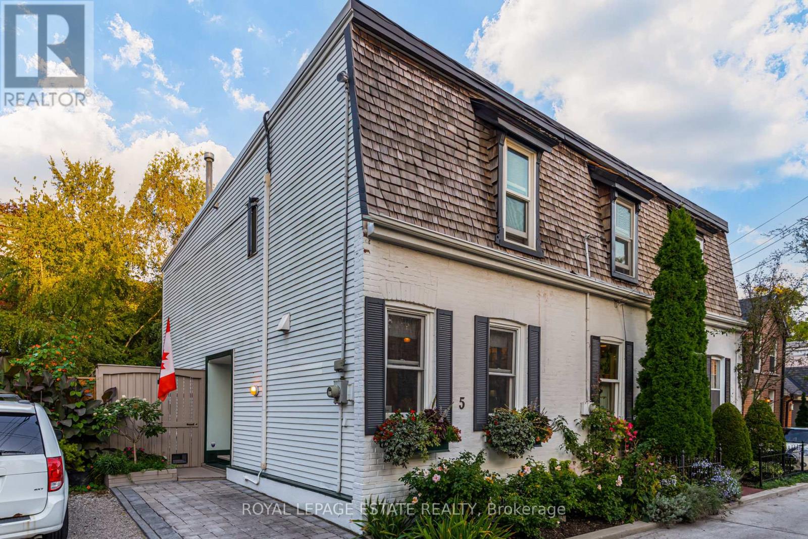 5 Woodstock Pl, Toronto, ON M4X 1T7