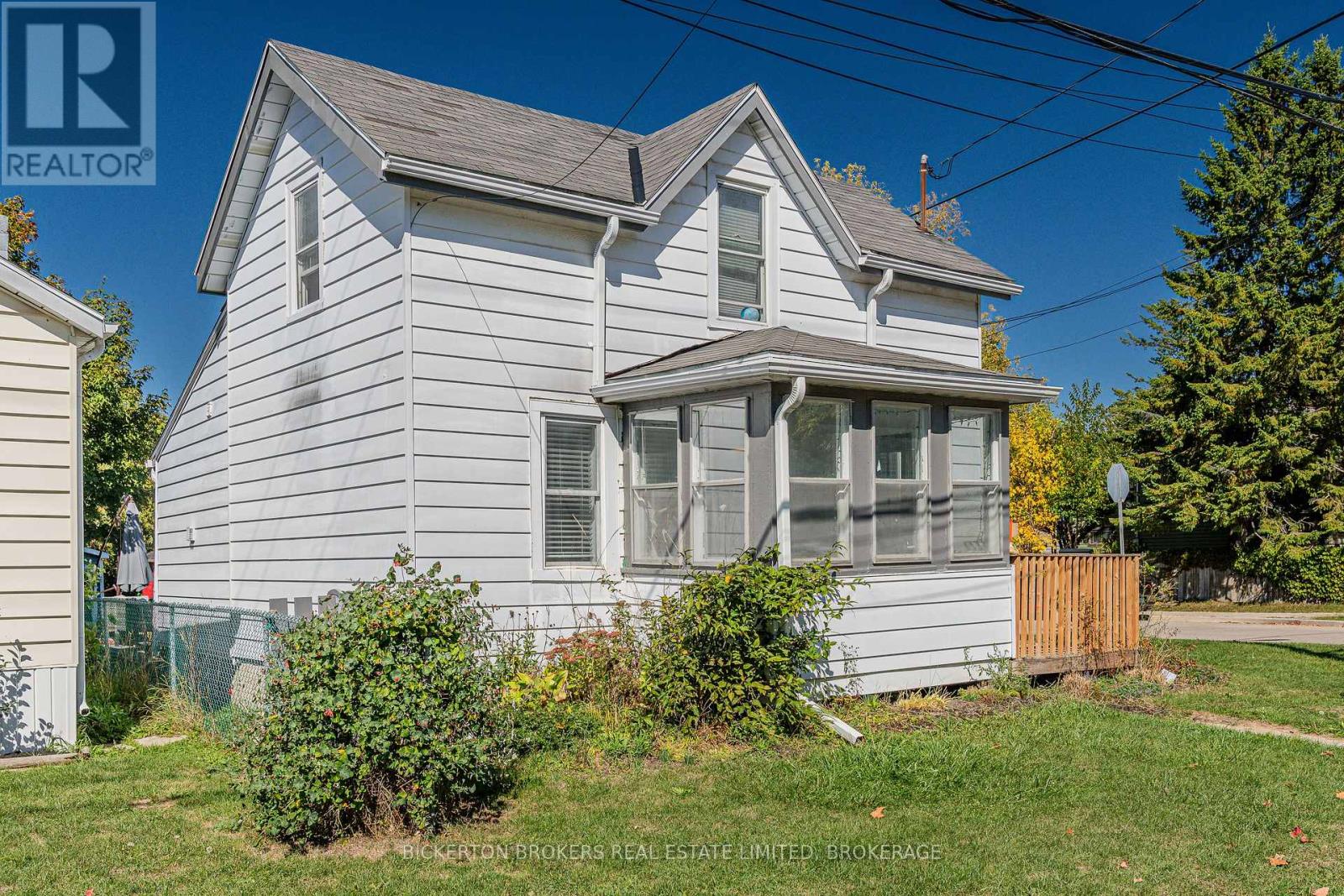 140 Georgiana St, Gananoque, ON K7G 1M4