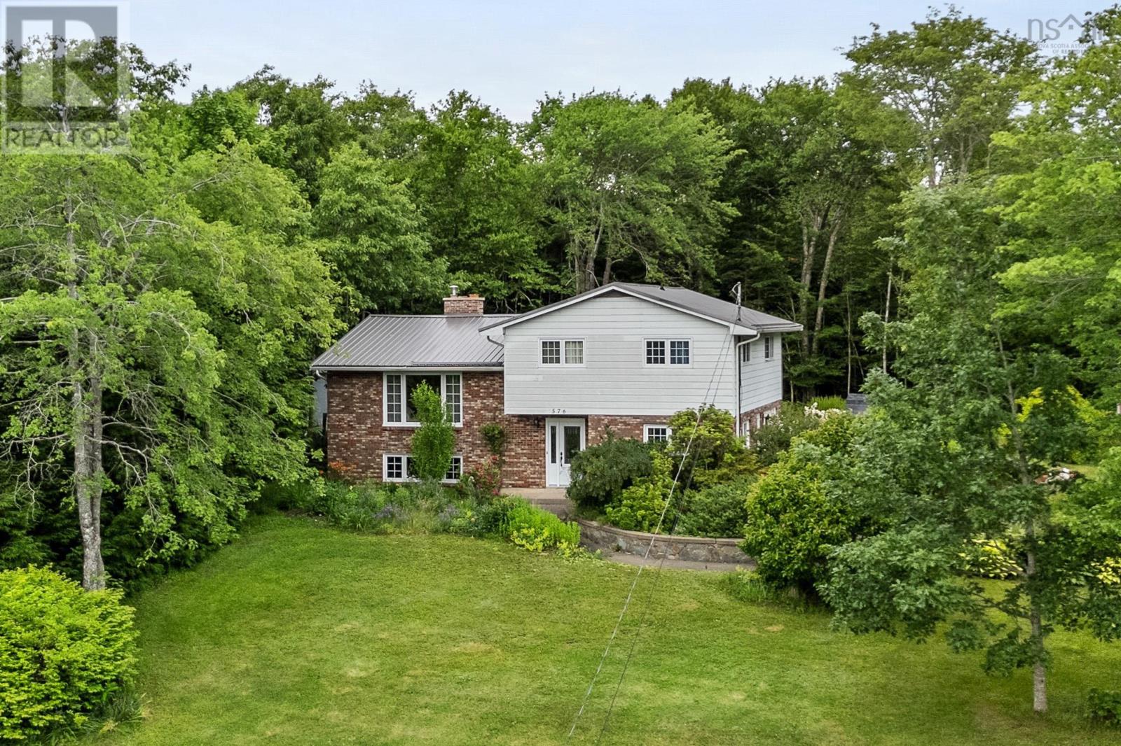 576 Lakeview Ave, Middle Sackville, NS B4E 3B8