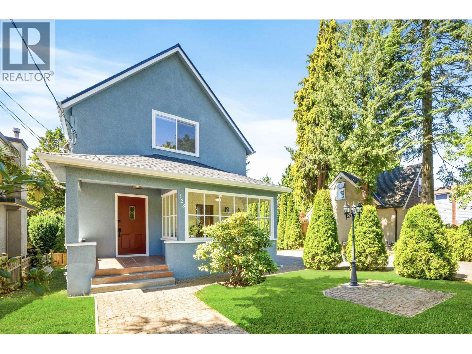 328 Second St, New Westminster, BC V3L 2K8