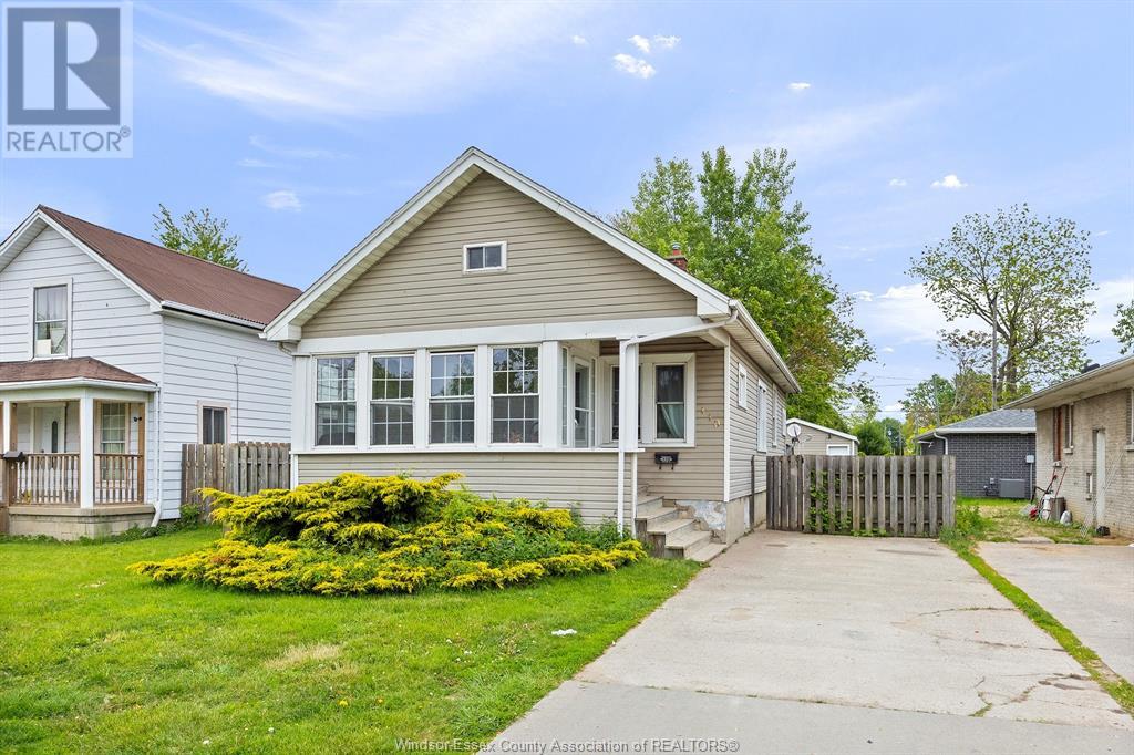 110 Erie St S, Leamington, ON N8H 3B6