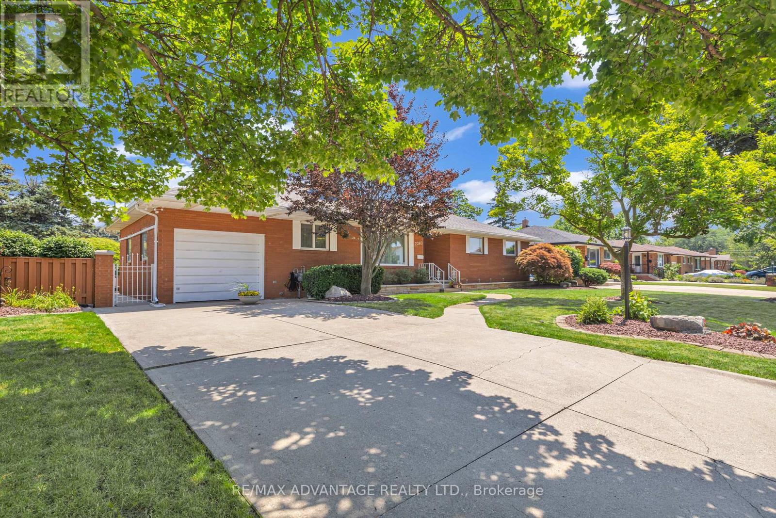 2360 Leonard Rd, Windsor, ON N8W 4L7
