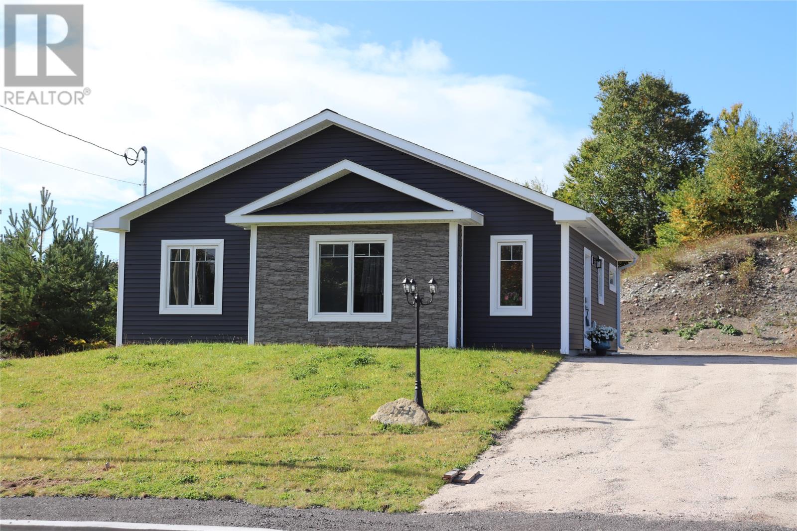 171 Queen St, Stephenville, NL A2N 2P5