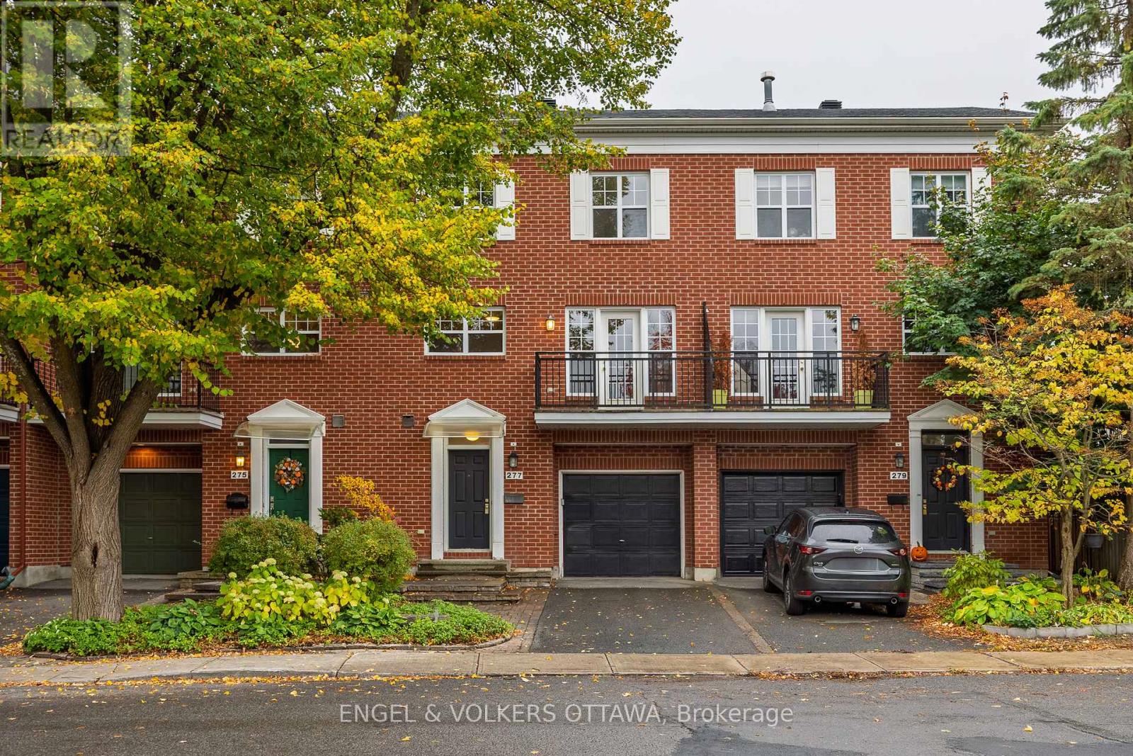 277 Mart Cir, Ottawa, ON K1K 4W2