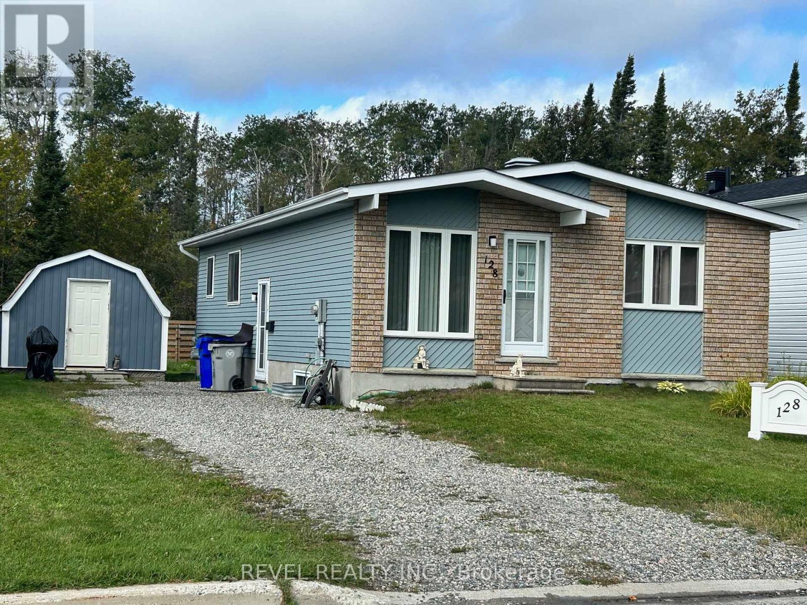 128 Spillenaar St, Timmins, ON P4N 2C7