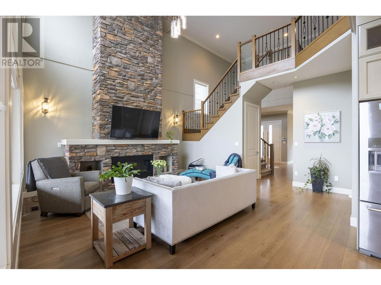 1407 Strawline Hill St, Coquitlam, BC V3E 0L5