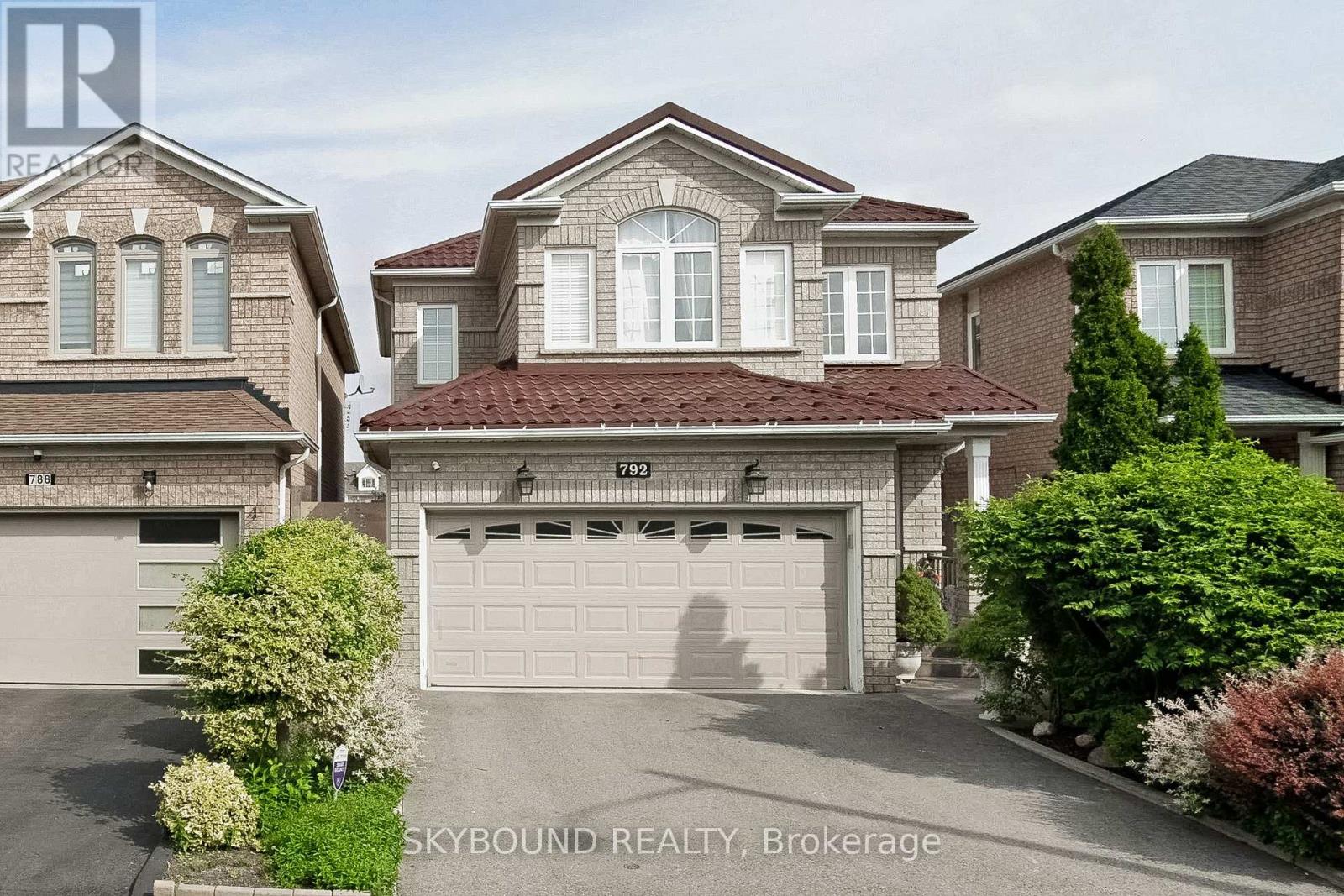 792 Ledbury Cres, Mississauga, ON L5V 2R1