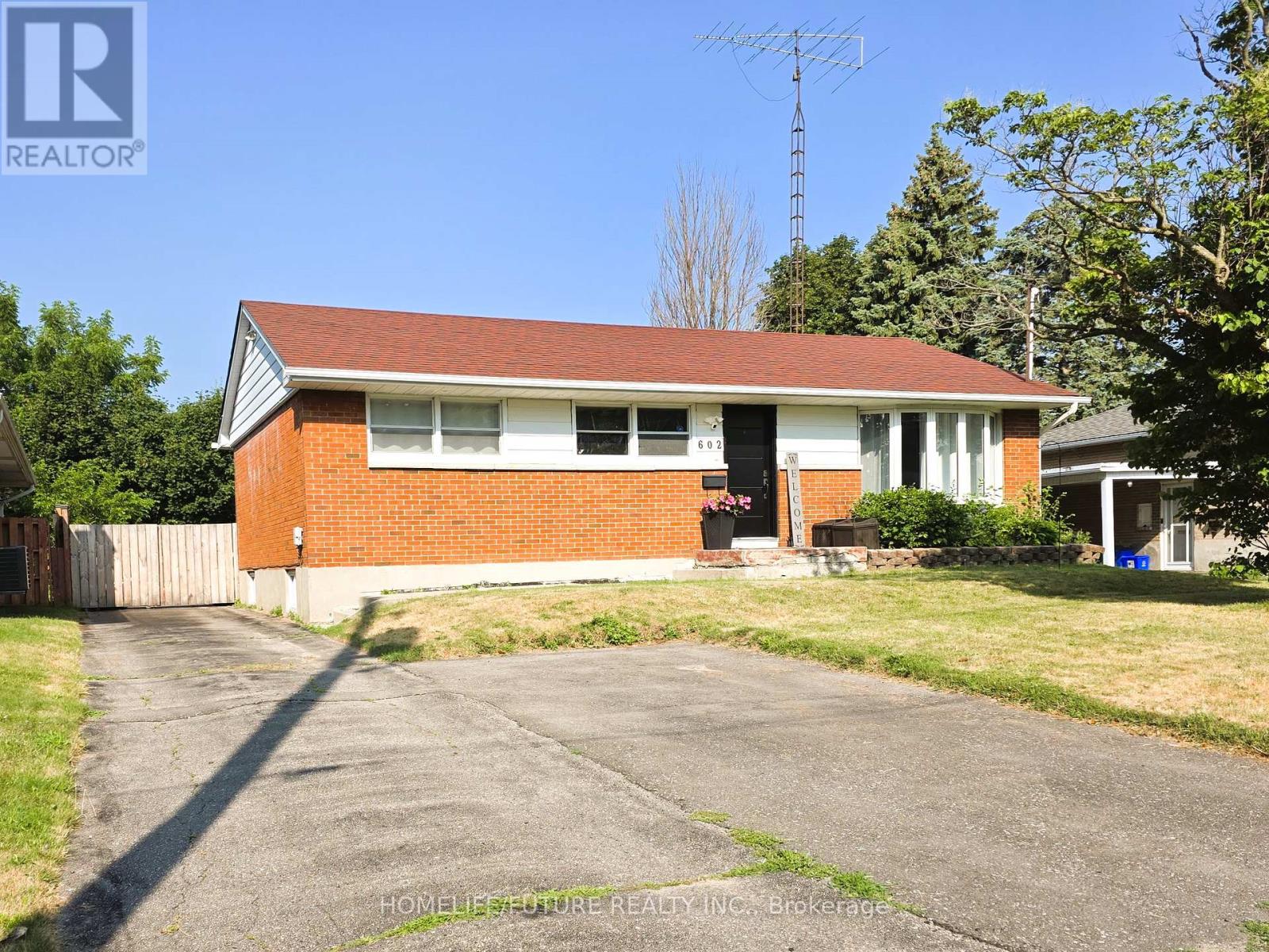 602 Finucane St, Oshawa, ON L1J 5L6