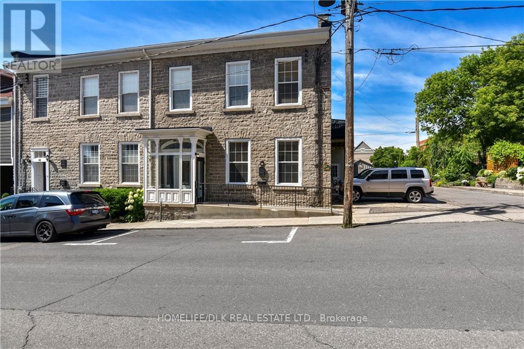 32 Apple St, Brockville, ON K6V 4X8