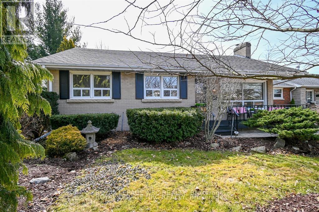 8 Macbeth Blvd, St. Catharines, ON L2T 2M2