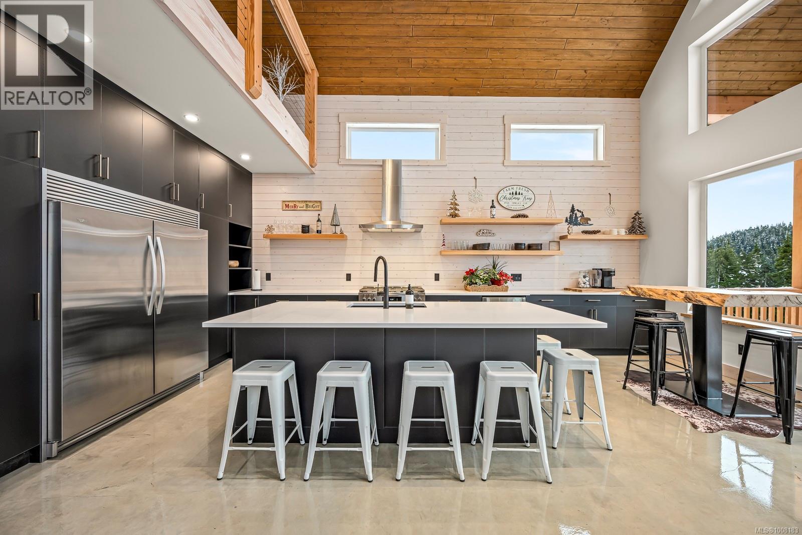 455 Arrowsmith Rdg, Courtenay, BC V9J 1L0