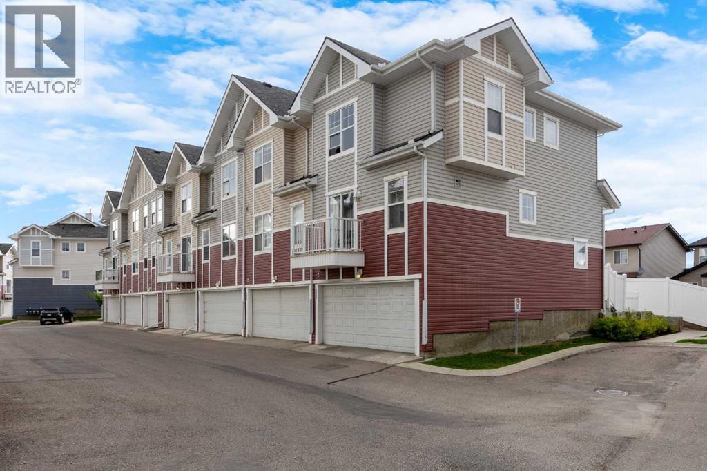 3022 New Brighton Gdns SE, Calgary, AB T2Z 0A5