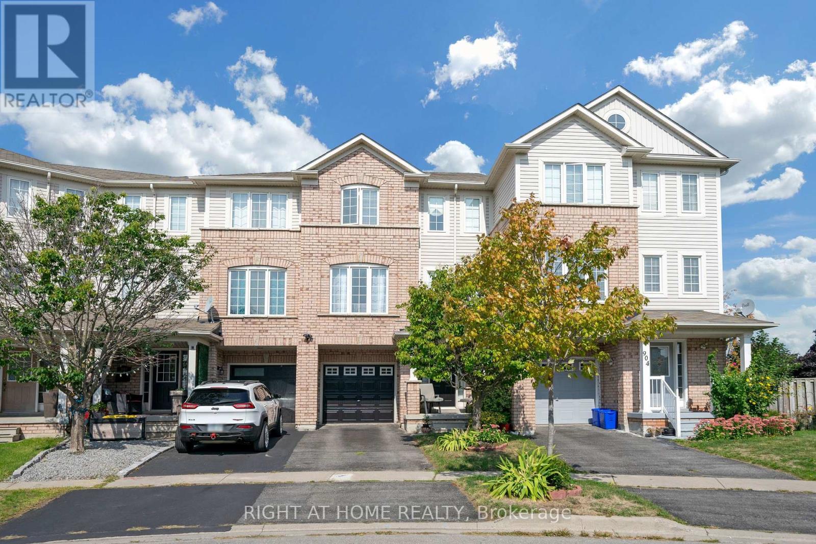 906 Bourne Cres, Oshawa, ON L1H 8X5