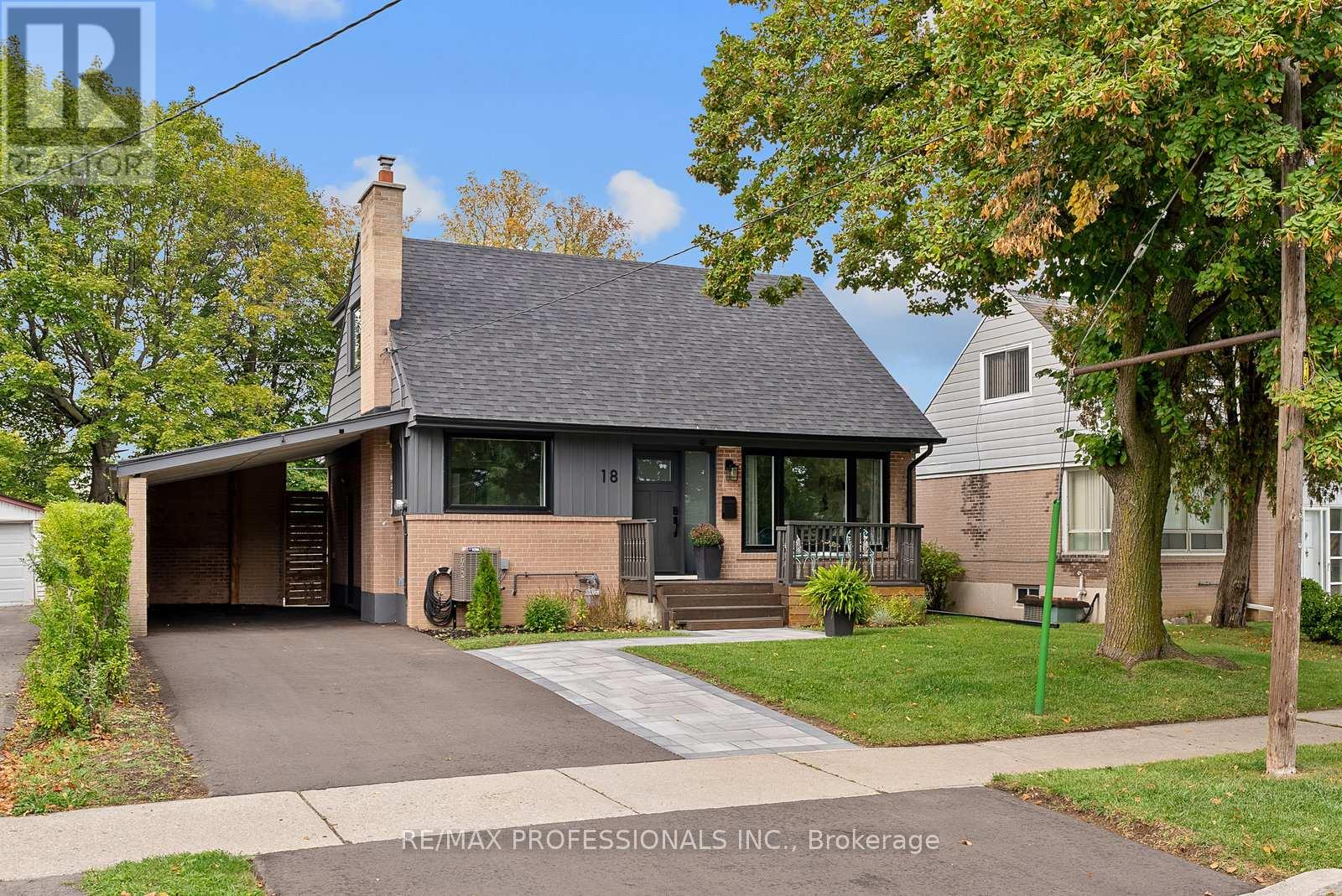 18 Lavington Dr, Toronto, ON M9R 2G9