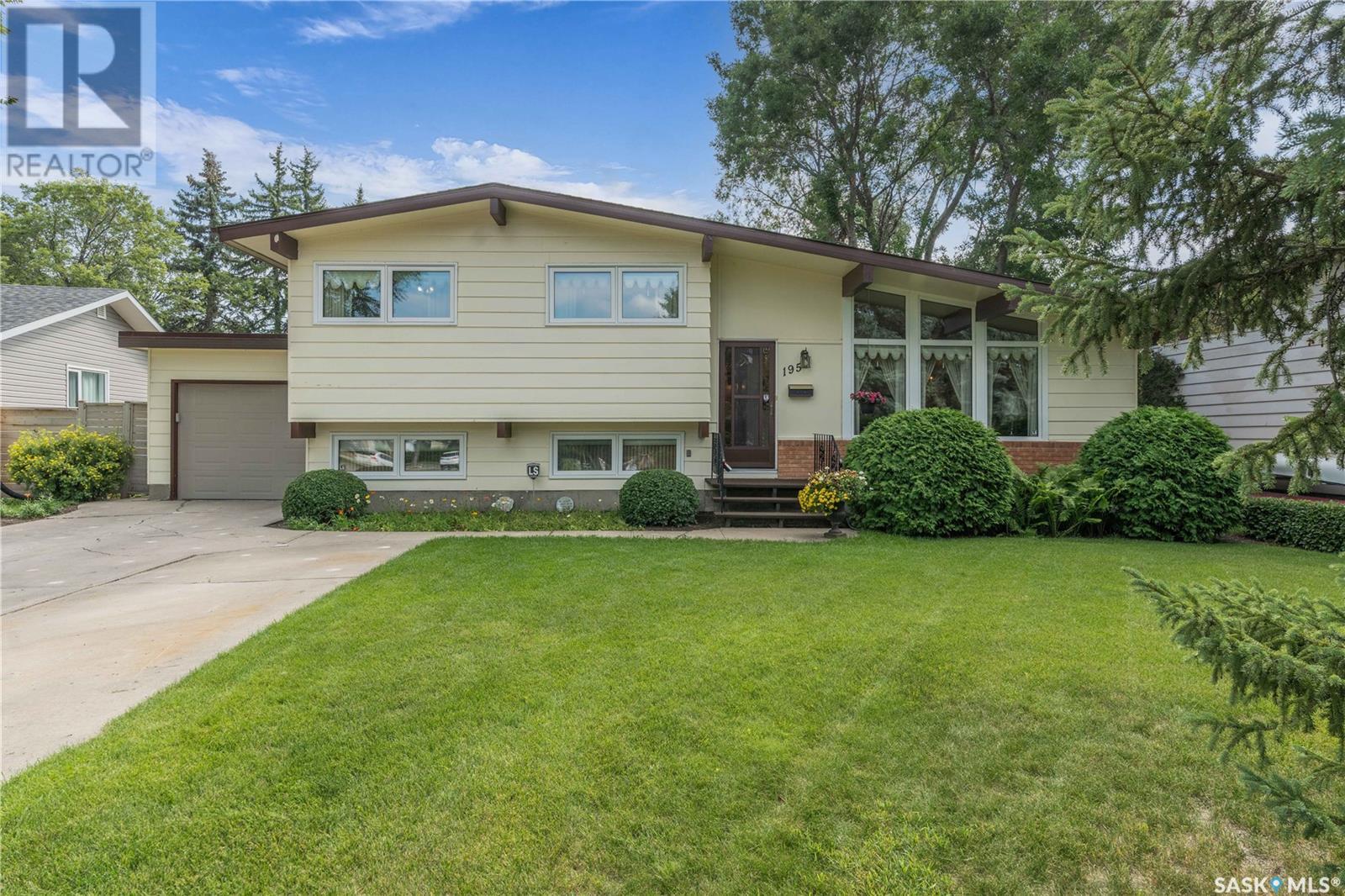 195 Mcdougall Cres, Regina, SK S4S 5M6