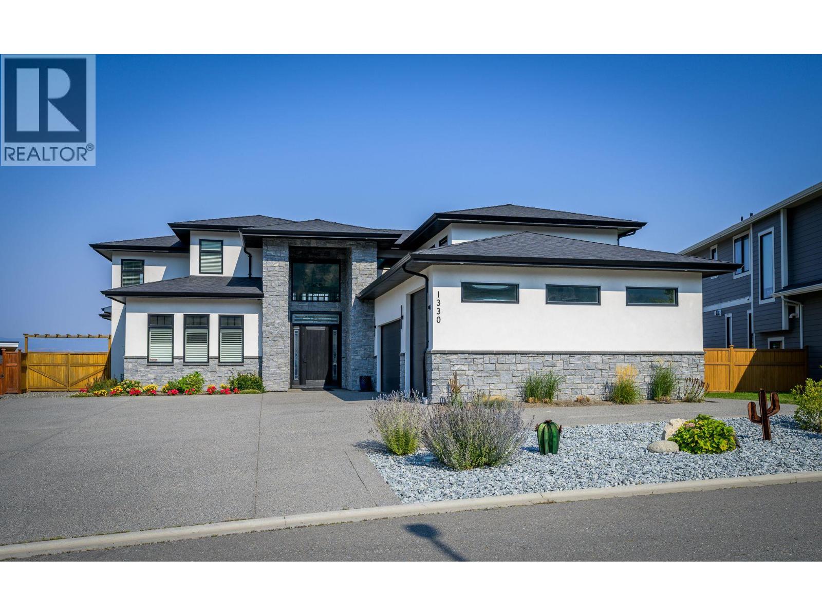 1330 Myra Pl, Kamloops, BC V2E 0C3