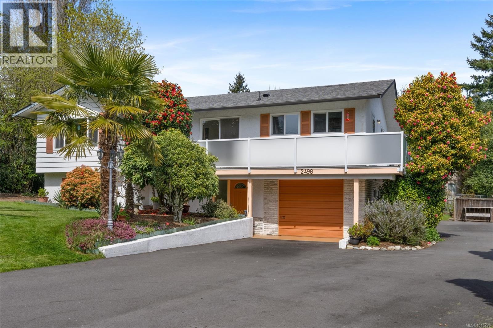 2498 Meadowland Dr, Central Saanich, BC V8Z 5P5