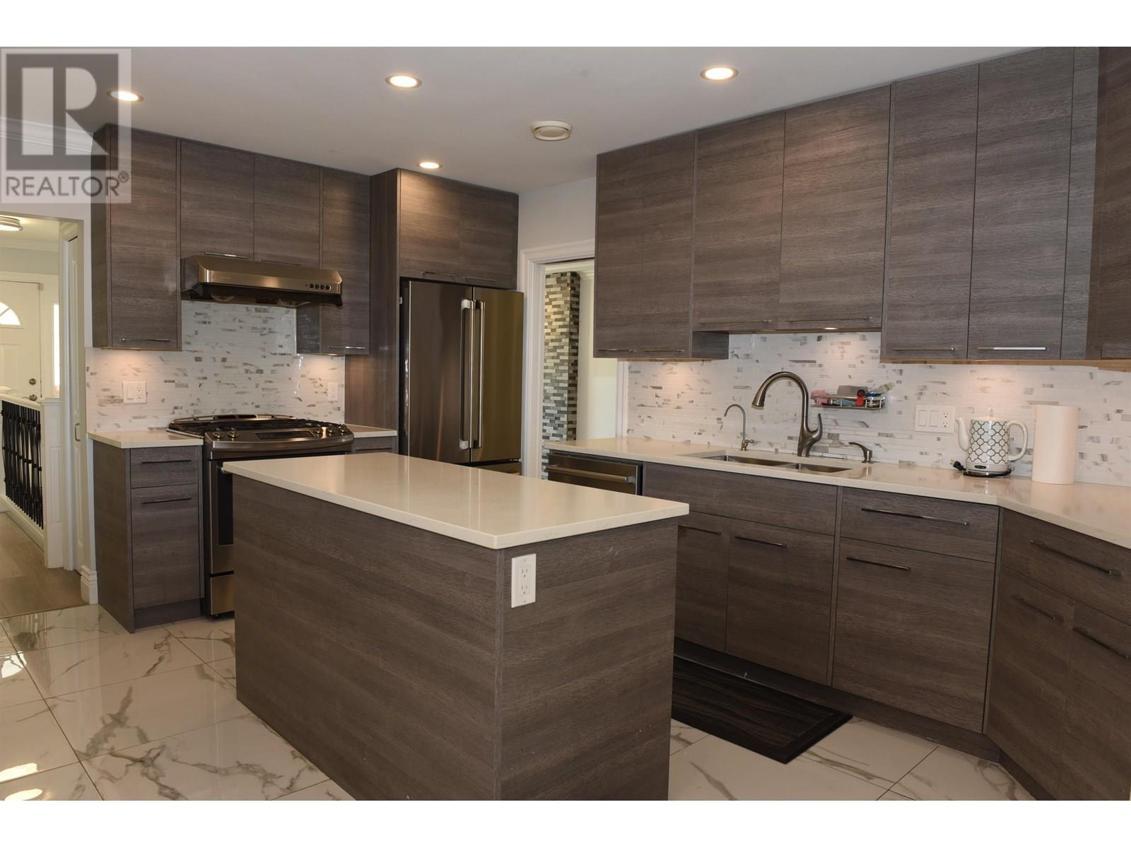 7756 Goodlad St, Burnaby, BC V5E 2H6