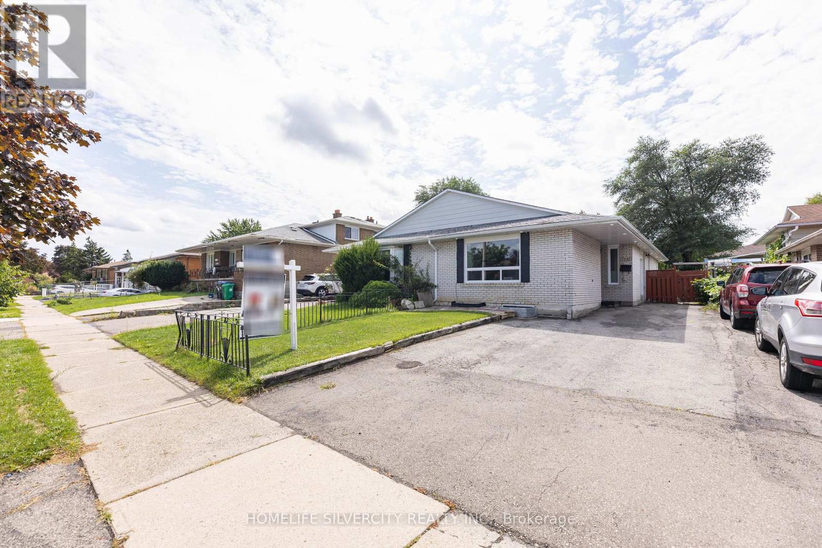 7258 Reindeer Dr, Mississauga, ON L4T 2M7