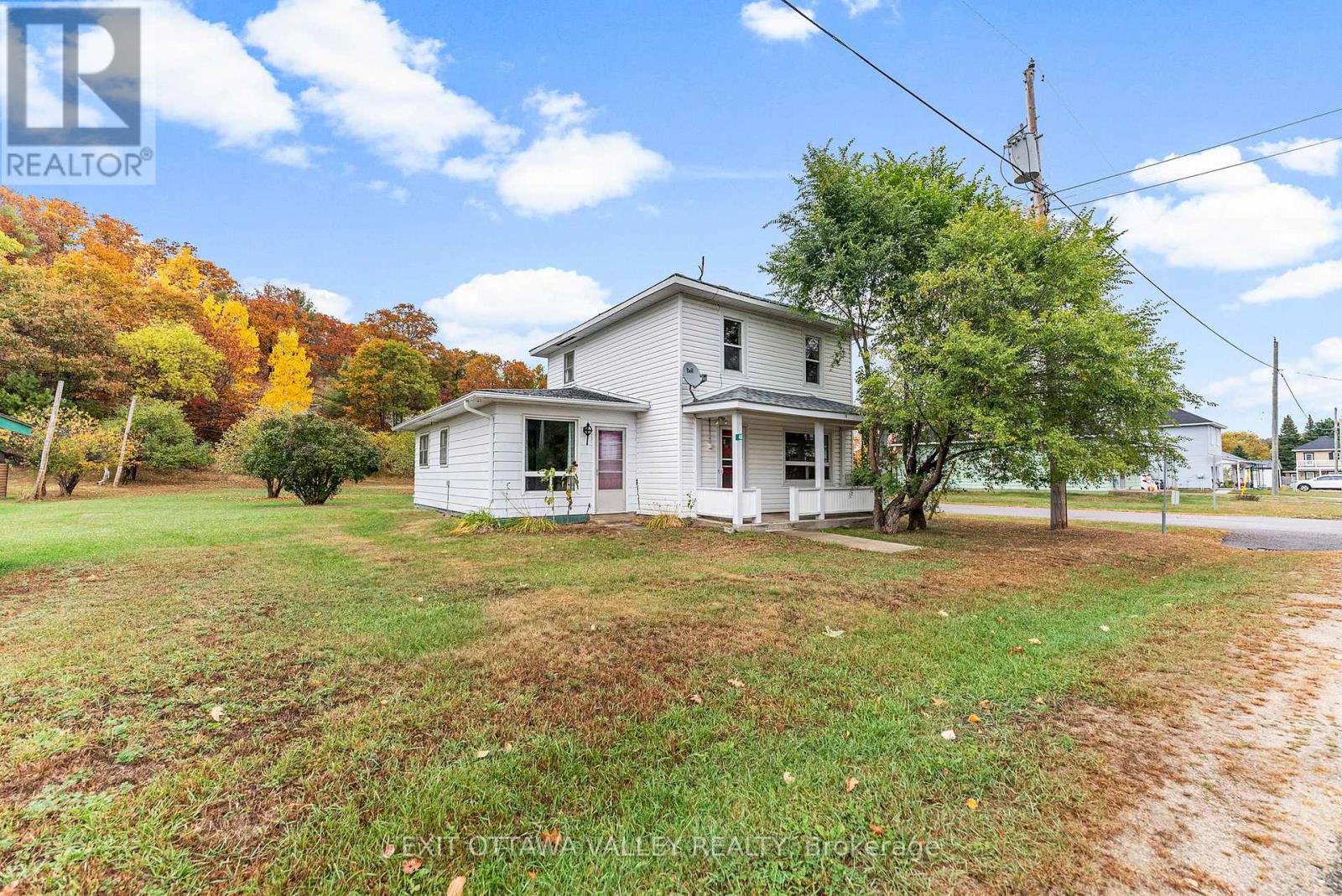 48 Needham St, Madawaska Valley, ON K0J 1B0