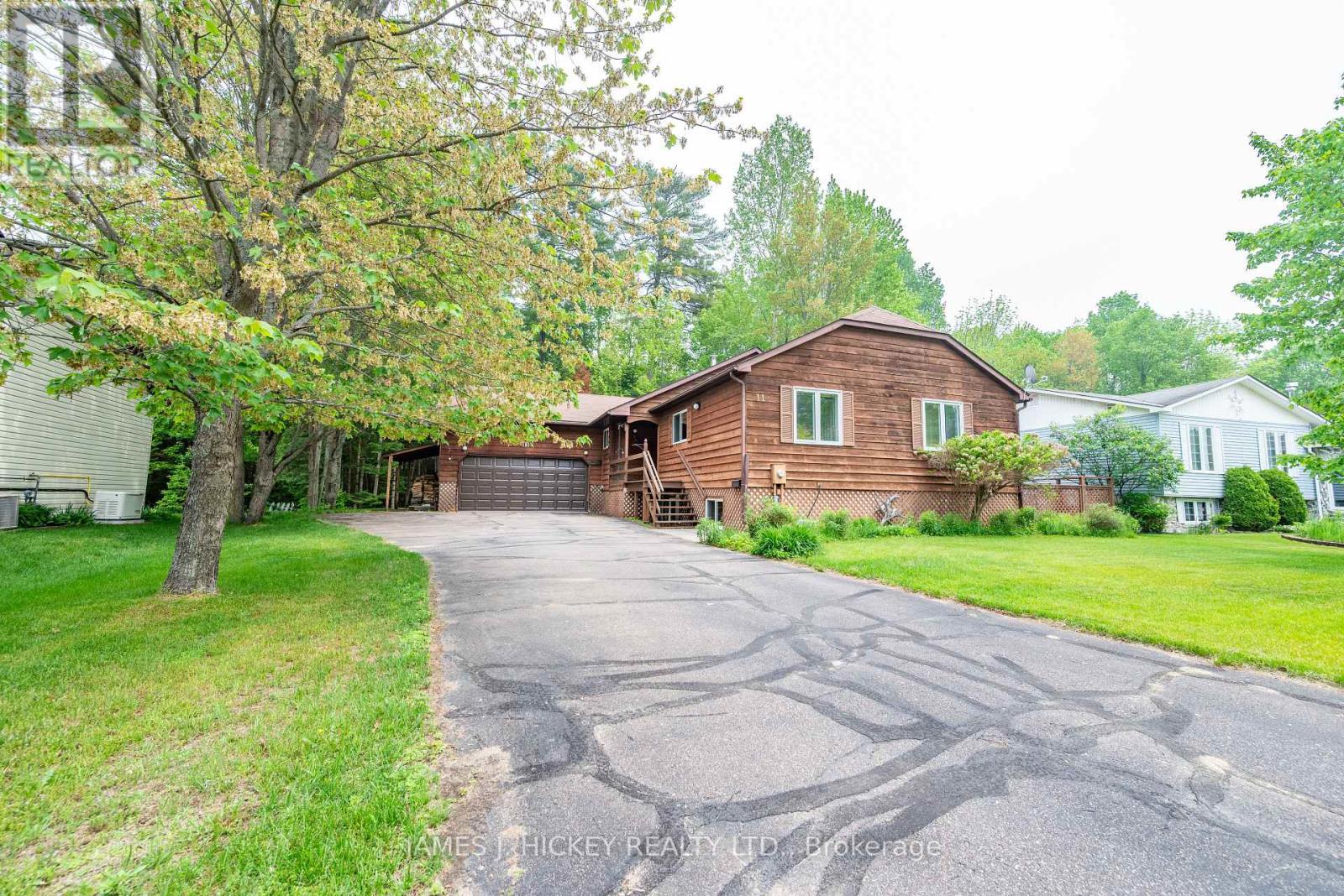 11 Banting Dr, Deep River, ON K0J 1P0