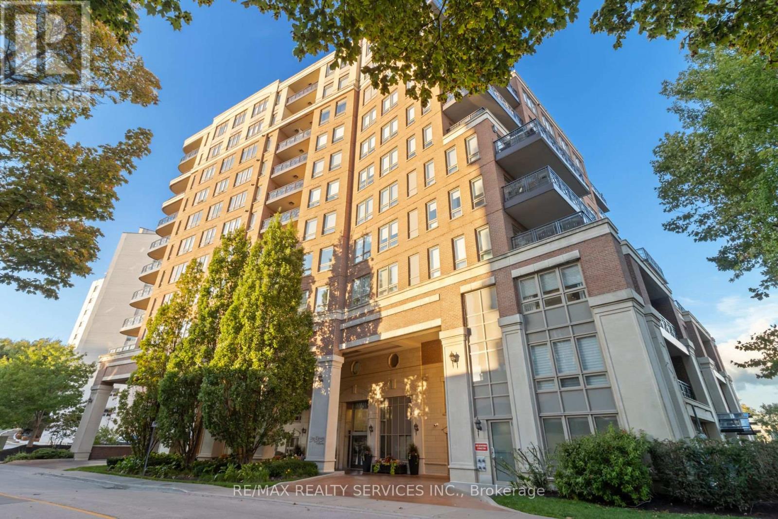 1003 111 Forsythe St, Oakville, ON L6K 3J9