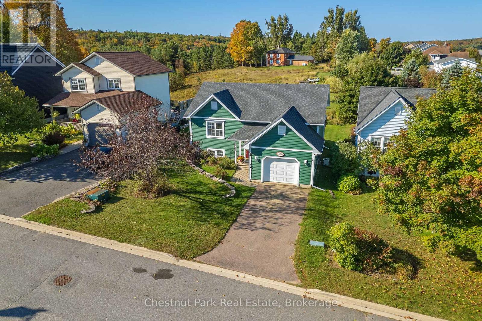 8 Coates Ave, Bracebridge, ON P1L 1Y5