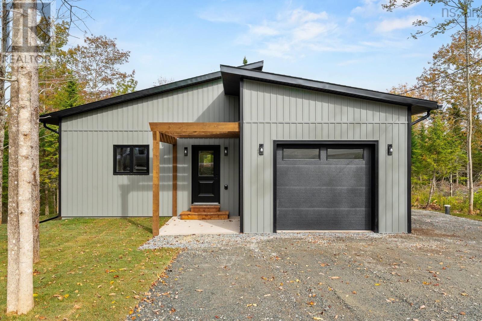 21 Sylvia Ave, Milford, NS B0N 1Y0