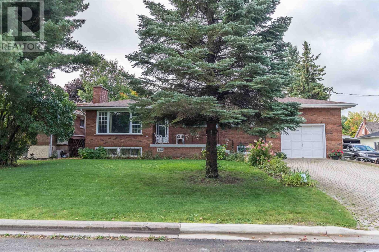 123 Vivian Ave, Sault Ste. Marie, ON P6C 2E9