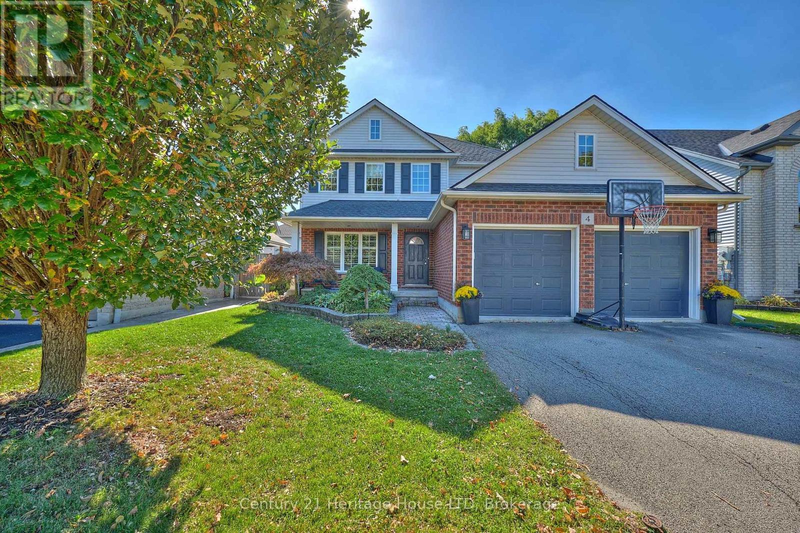 4 Arlene St, St. Catharines, ON L2S 4C9