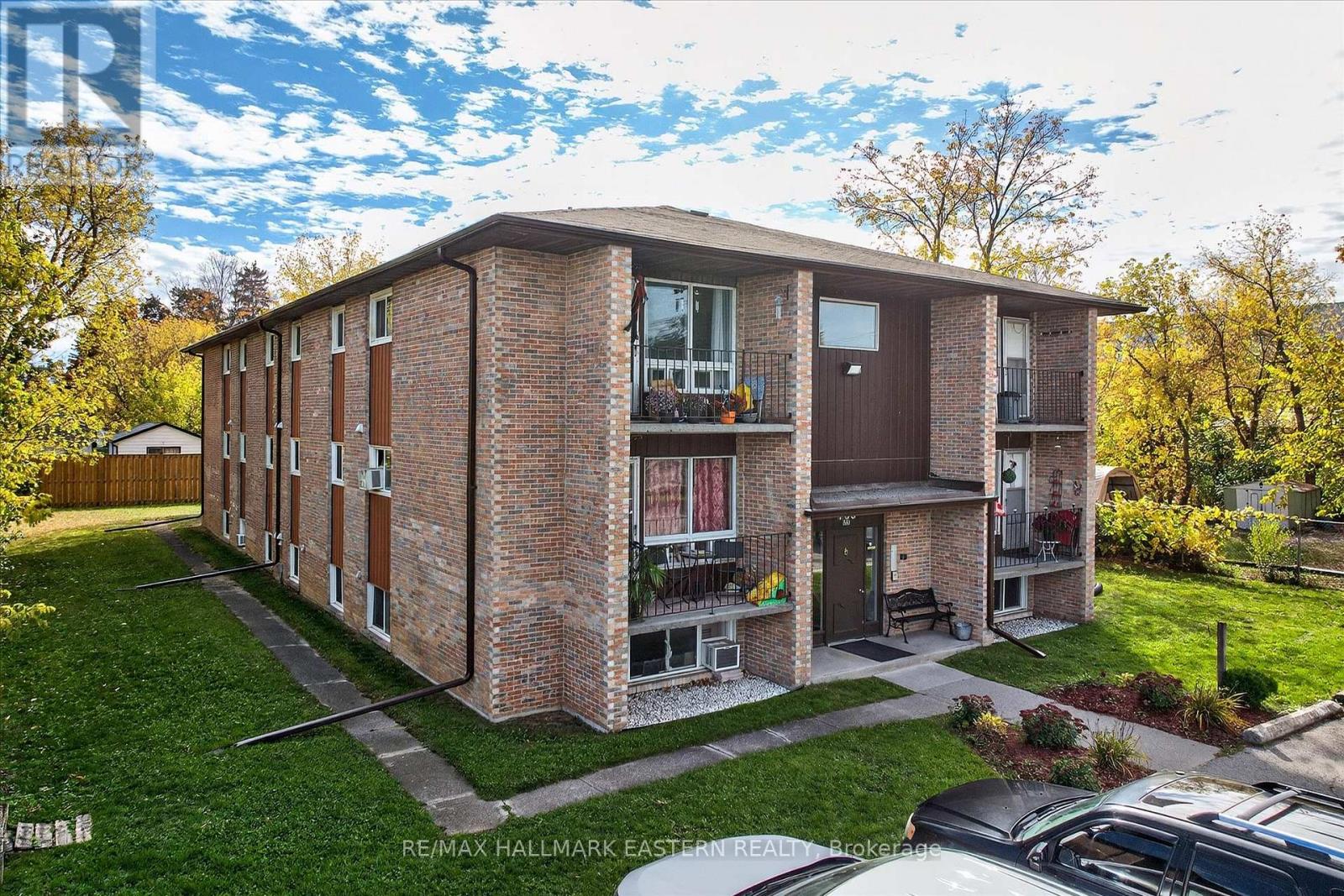 135 Lansdowne St W Ward 1 St, Peterborough, ON K9J 1Y2
