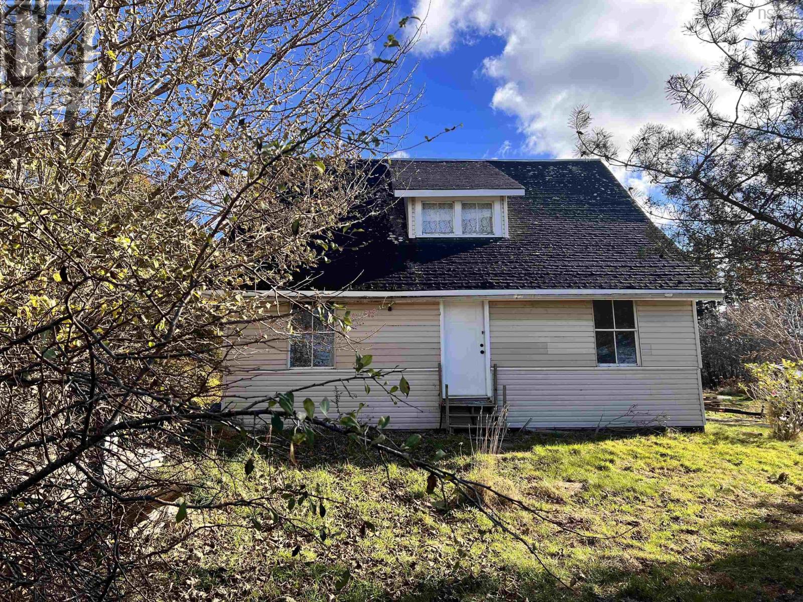 5 Pent Ln, Hebron, NS B0W 3E0