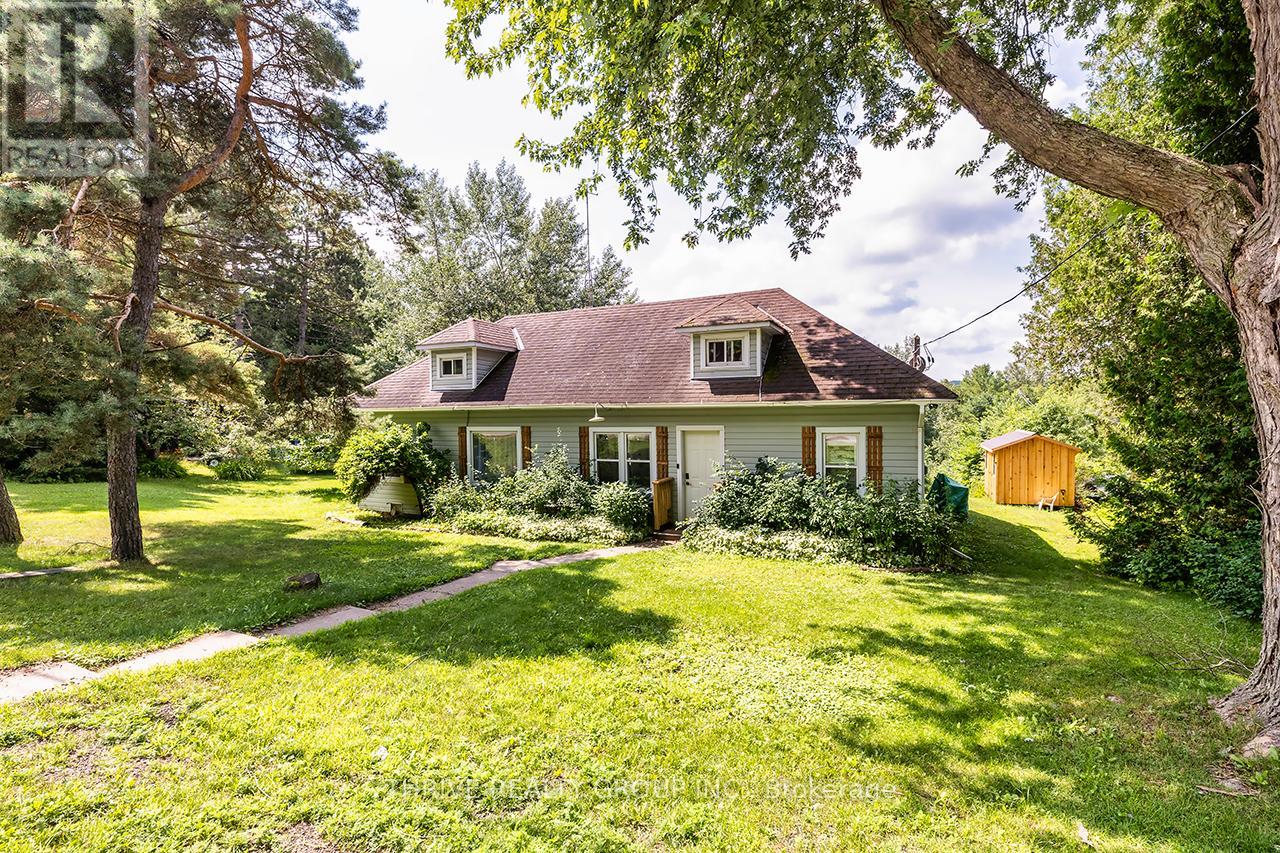 66 Bridge St, Addington Highlands Addington Highlands, ON K0H 1L0