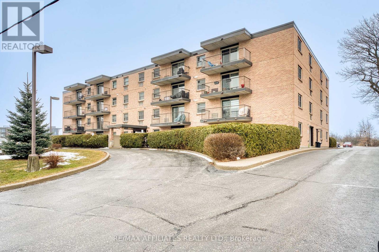 307 206 Woodward St, Carleton Place, ON K7C 4E9