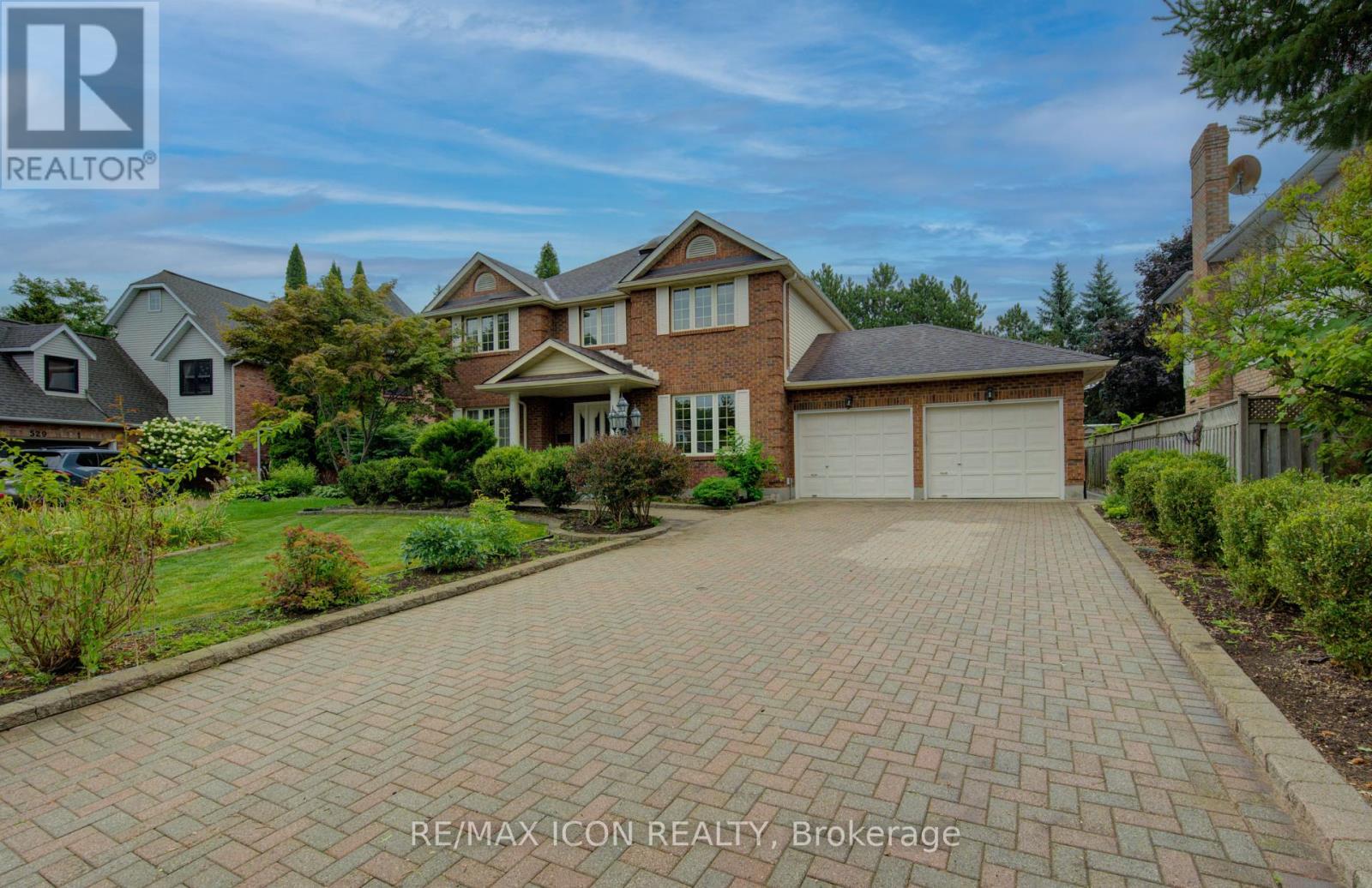 531 Sandbrooke Ct, Waterloo, ON N2T 2H4