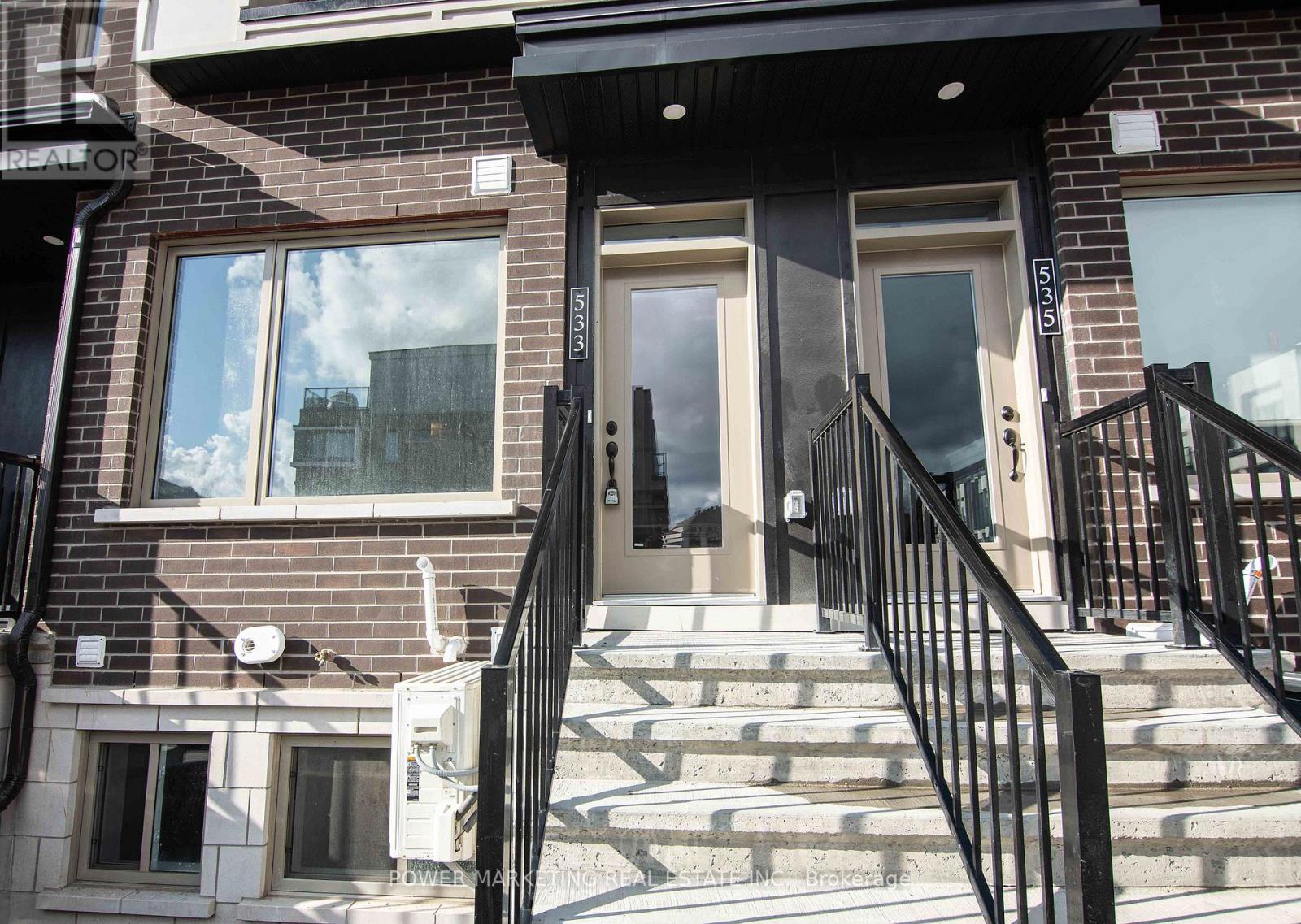 533 Takamose Private, Ottawa, ON K1K 5A5