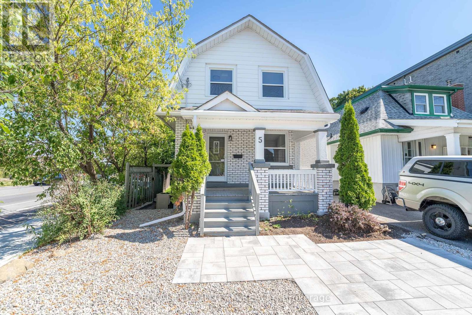5 Gilchrist Ave, Ottawa, ON K1Y 0M7