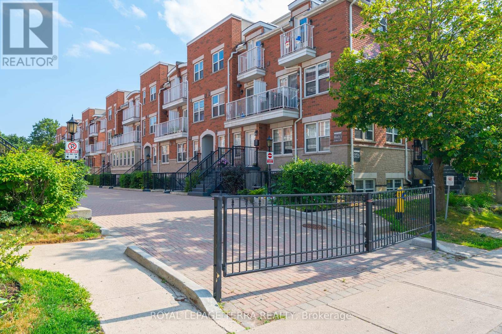24 37 Four Winds Dr, Toronto, ON M3J 1K7
