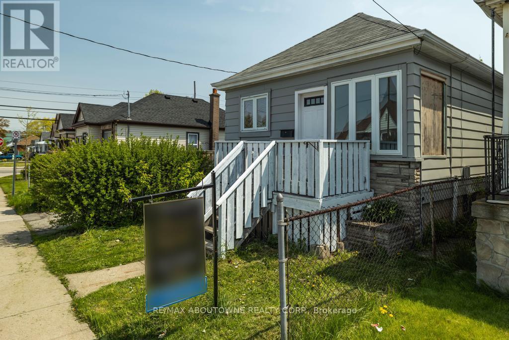 126 Harmony Ave, Hamilton, ON L8H 4Y3
