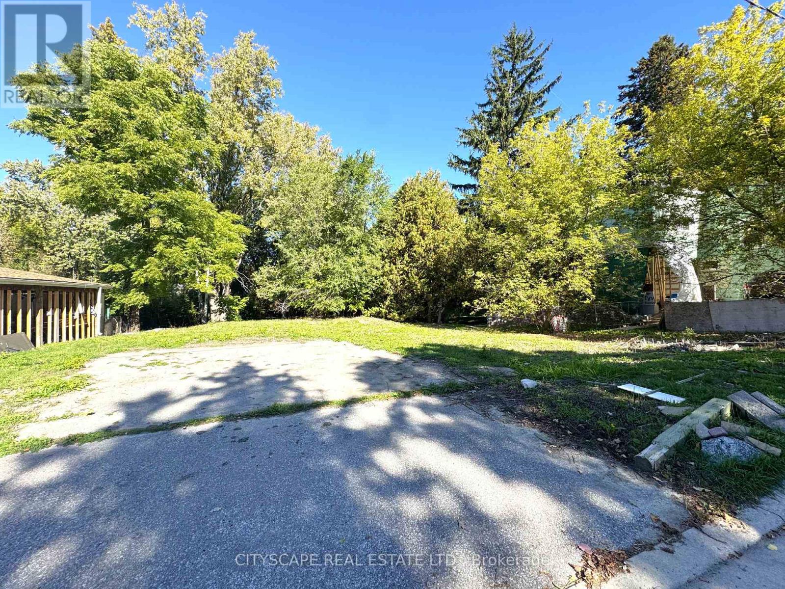 353 Ontario St #a, Newmarket, ON L3Y 2K2