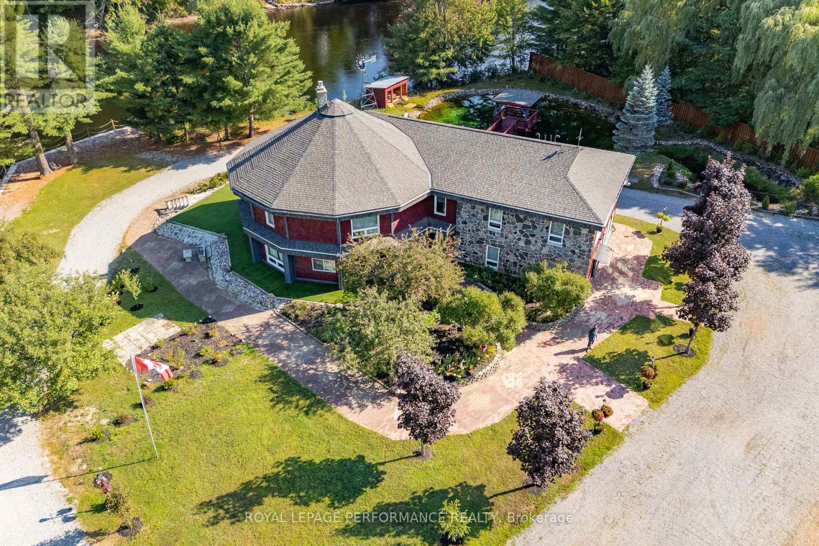 1371 Victoria St, Petawawa, ON K8H 2E9