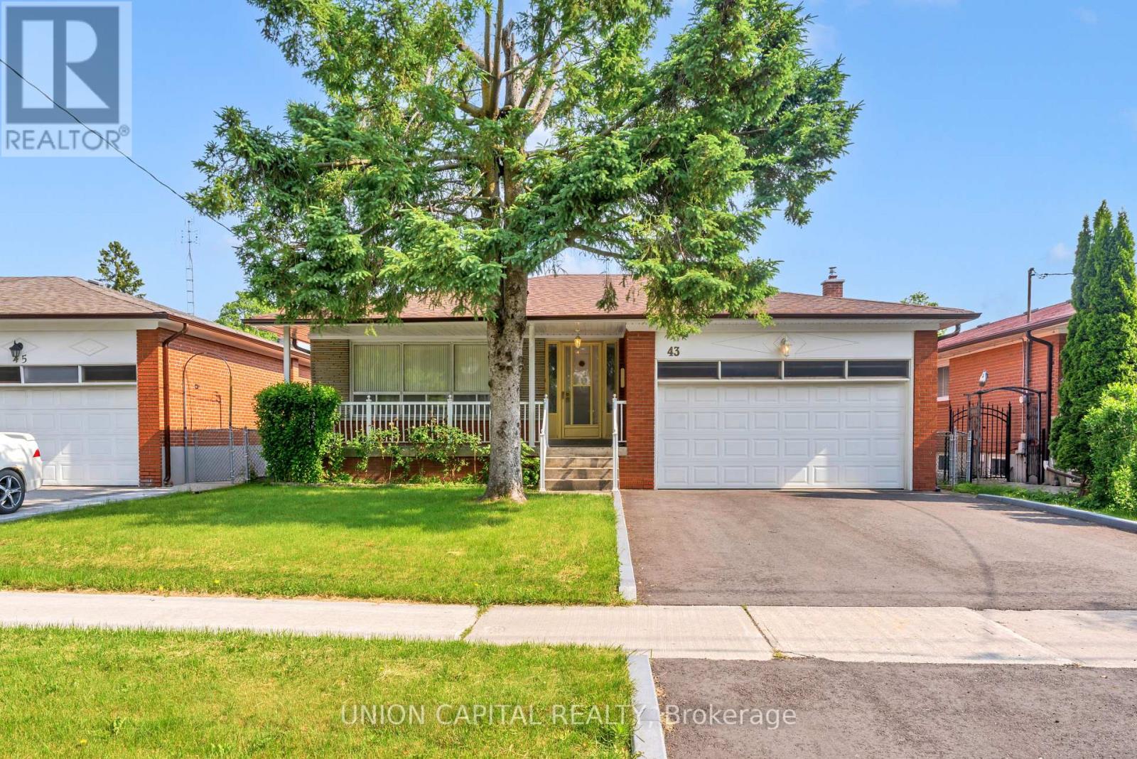 43 Ernest Ave, Toronto, ON M2J 3T4