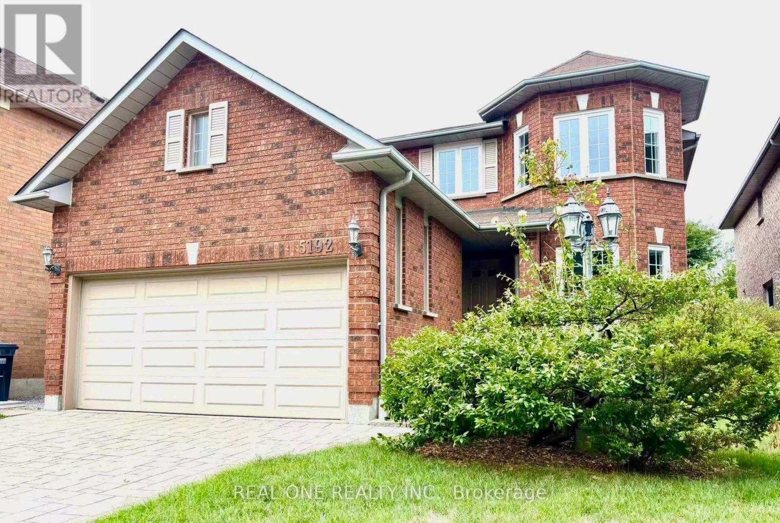 5192 Castlefield Dr, Mississauga, ON L5V 1S2