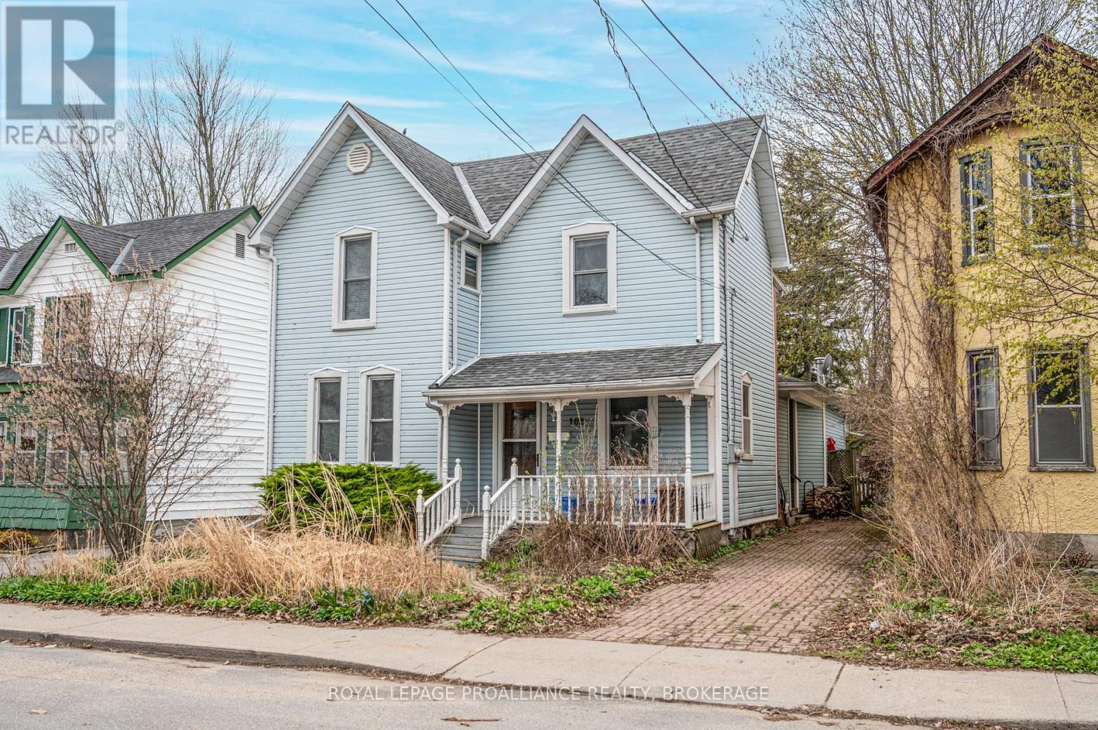 102 Livingston Ave, Kingston Central City East, ON K7L 4L4