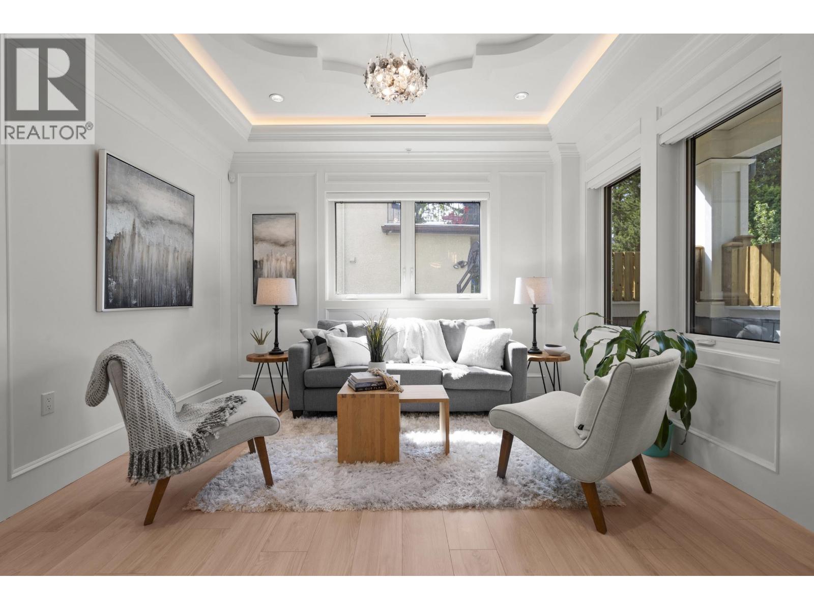 2377 W 7th Ave, Vancouver, BC V6K 1Y4