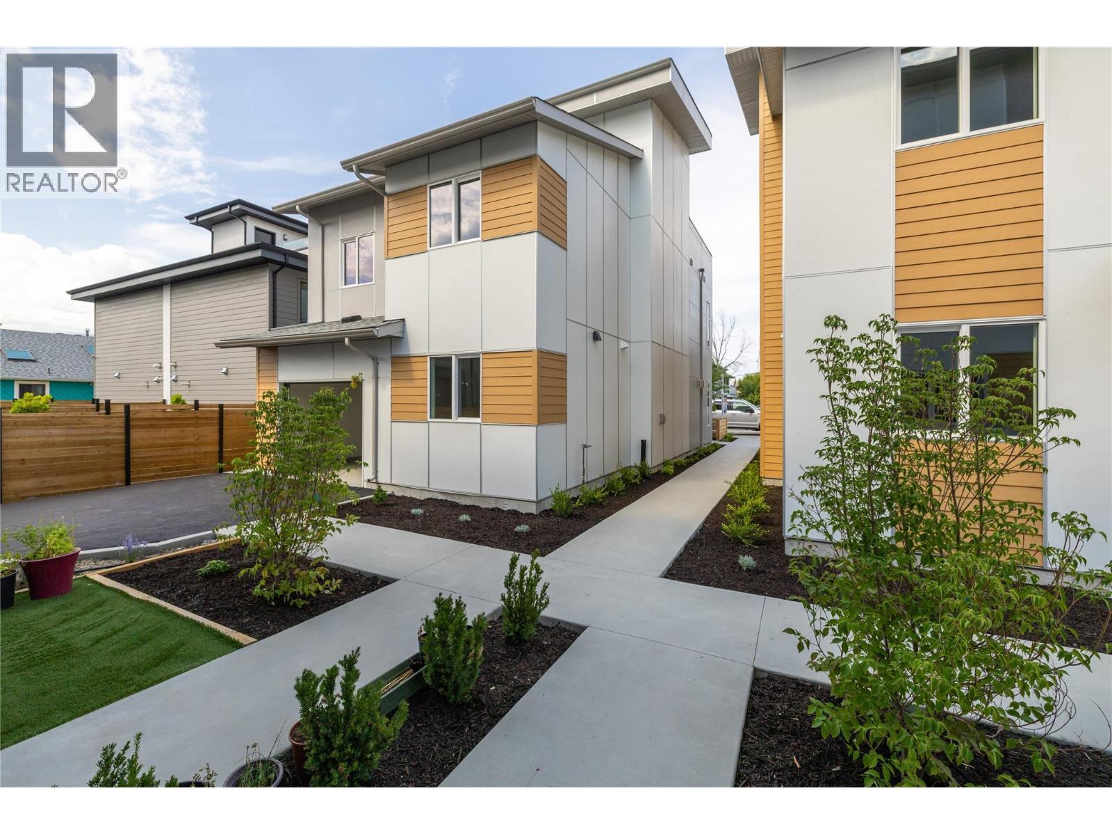 763 Patterson Ave, Kelowna, BC V1Y 5C9
