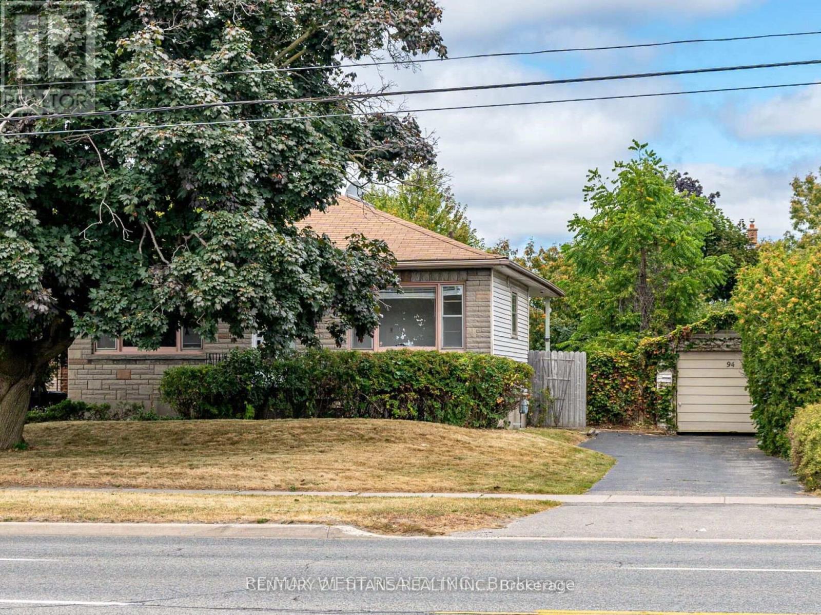 94 Taunton Rd W, Oshawa, ON L1G 3T2
