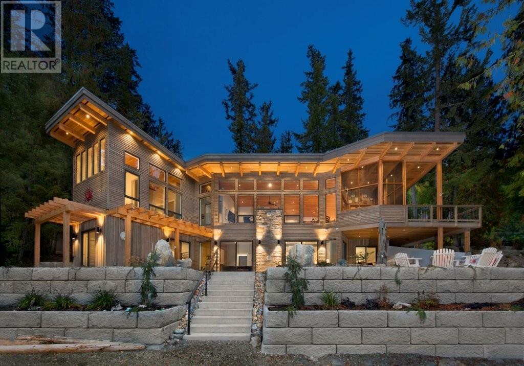 4125 Eagle Bay Rd, Eagle Bay, BC V0E 1T0